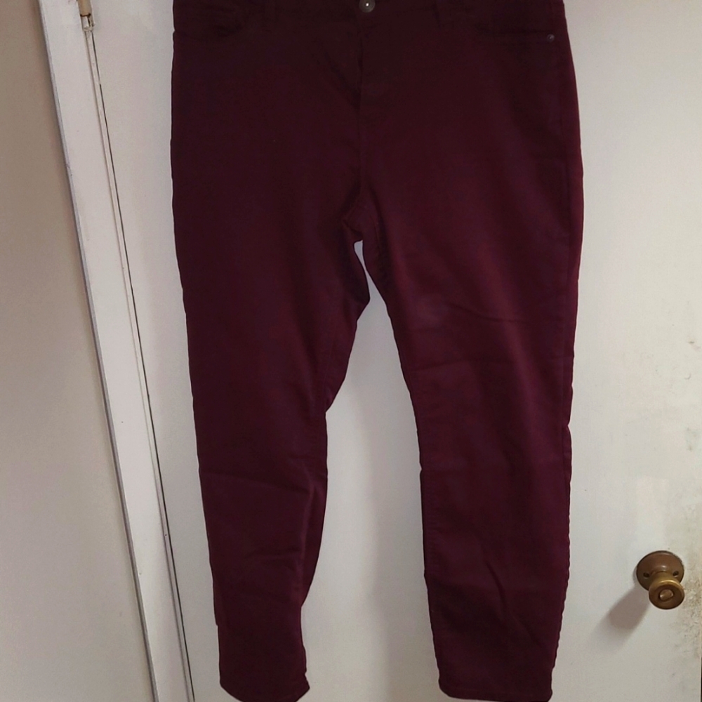 Liz Claiborne burgandy denim jeanS
